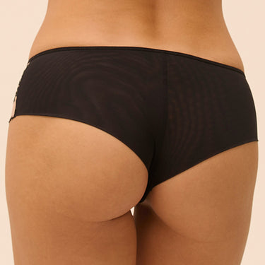 Romance shorty hipster trusse