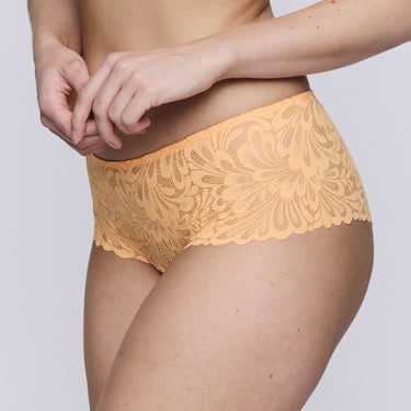 Rupi briefs hotpants
