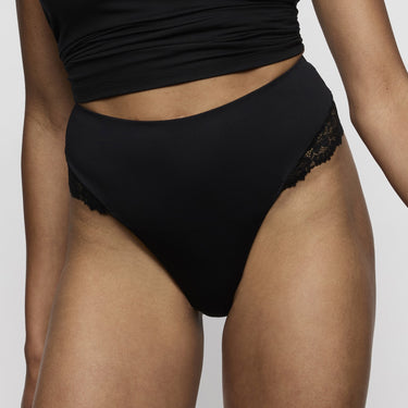 Soft Studio string med blonde bagpå