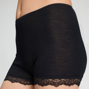 Woolen lace Boyleg shorts trusse