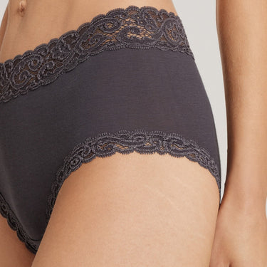 Moments høj trusse med blondekanter