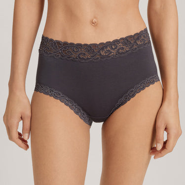 Moments høj trusse med blondekanter