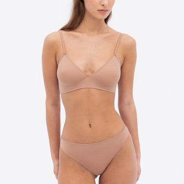 Nano Minimal string trusse